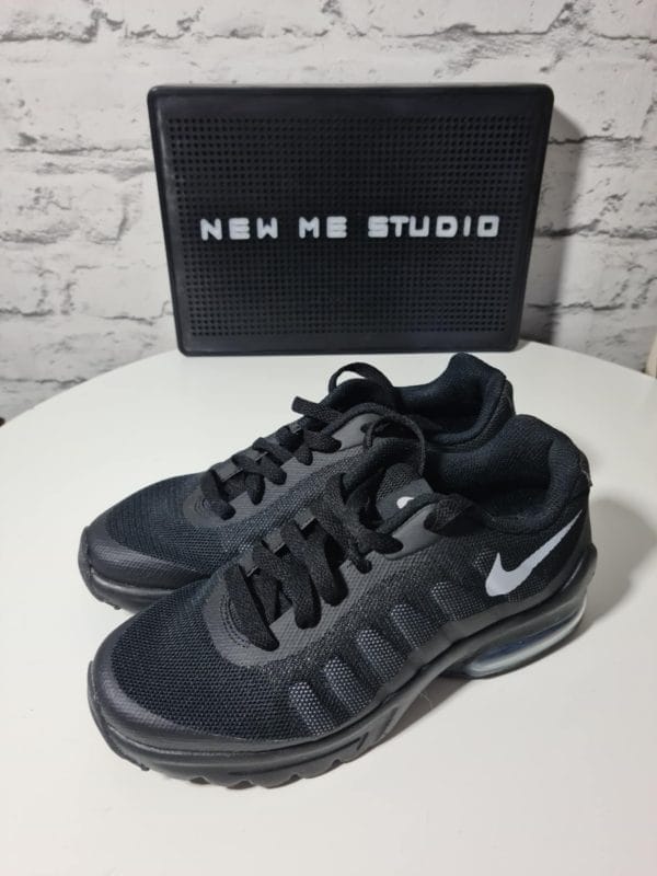 NIKE Air Max Invigor Sportowe Buty